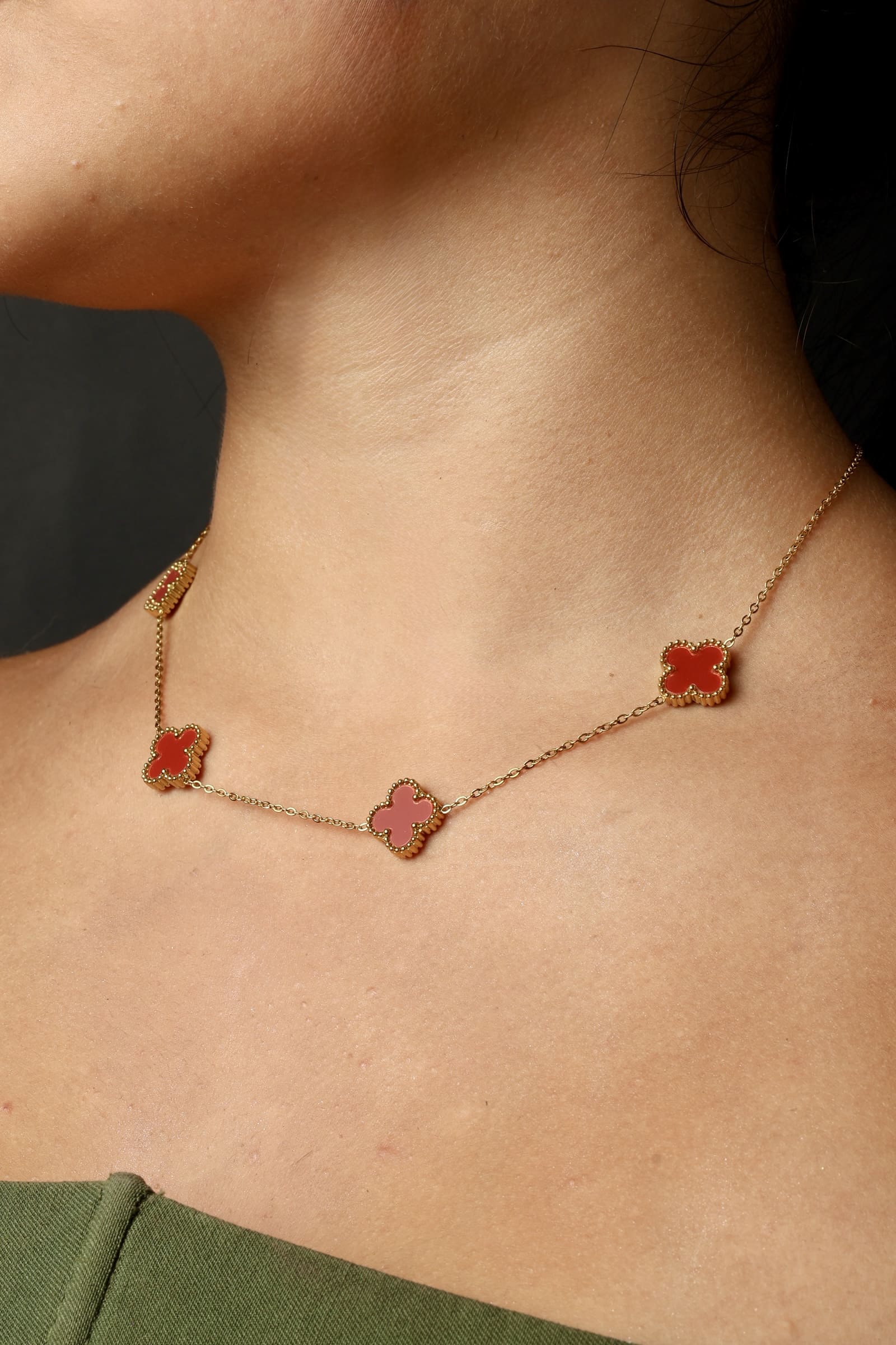 Cadena Trebol Rojo Oro Laminado 18K - Mujer